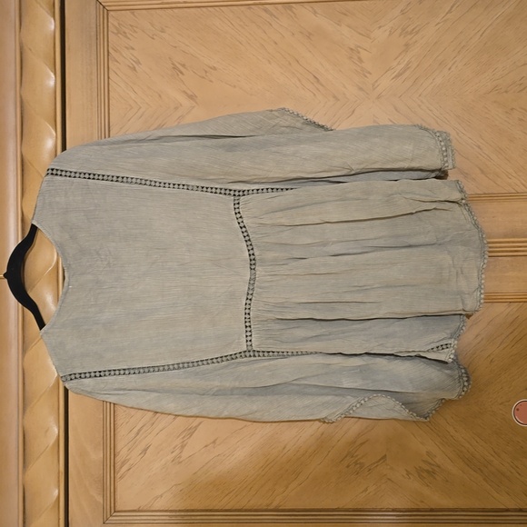 Be Boho olive green batwing sleeved top in a size medium with sheer lattice desi - Picture 7 of 10